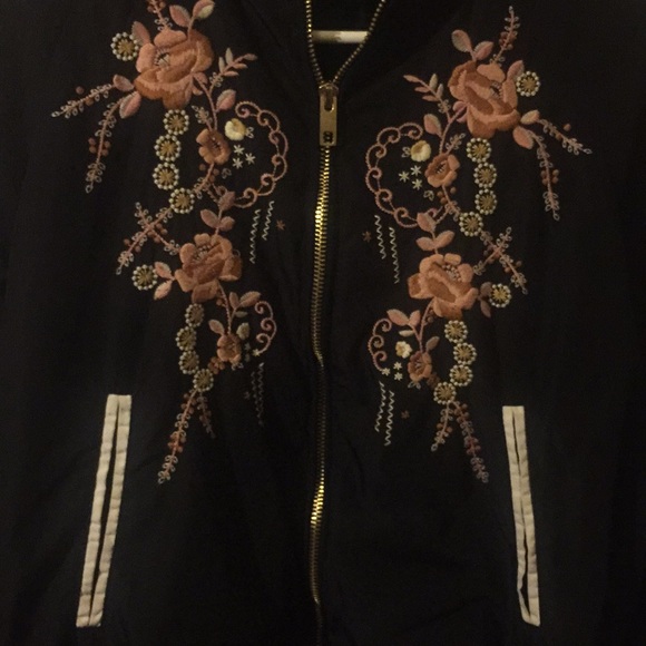 Silk Embroidered jacket - Picture 4 of 6